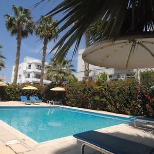 sunflower-hotel-apartments.protaras-cy-hotels.com/