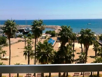 לרנקה Sun Hall Beach Hotel Apartments מלון דירות