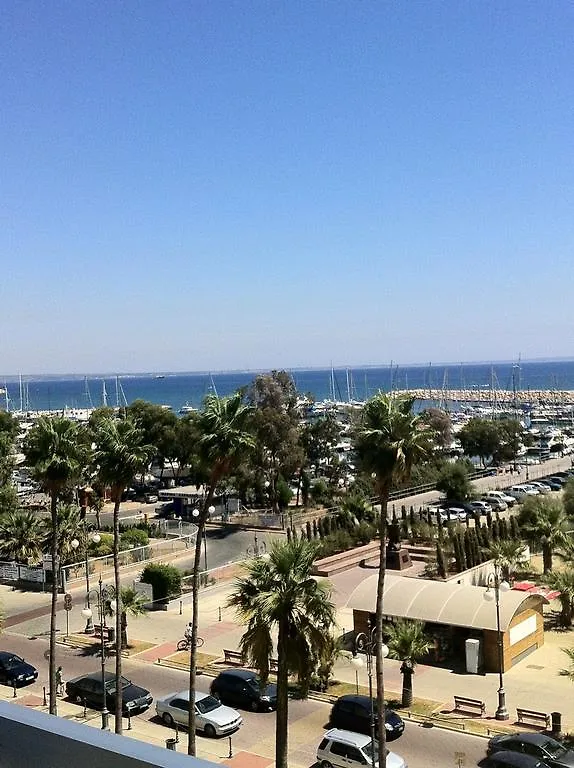 מלון דירות לרנקה Sun Hall Beach Hotel Apartments