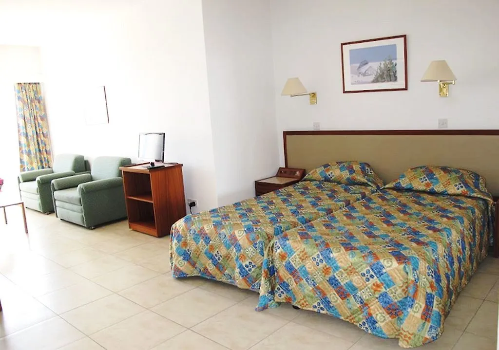 לרנקה Sun Hall Beach Hotel Apartments