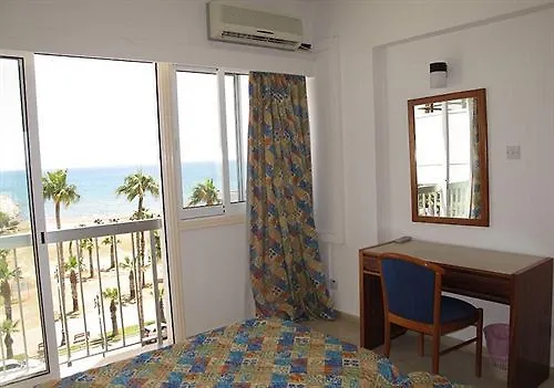 לרנקה Sun Hall Beach Hotel Apartments מלון דירות