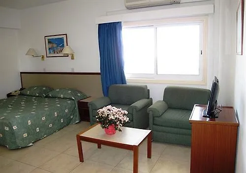 *** מלון דירות לרנקה Sun Hall Beach Hotel Apartments קפריסין