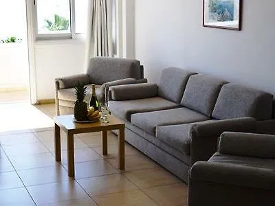 לרנקה Sun Hall Beach Hotel Apartments מלון דירות