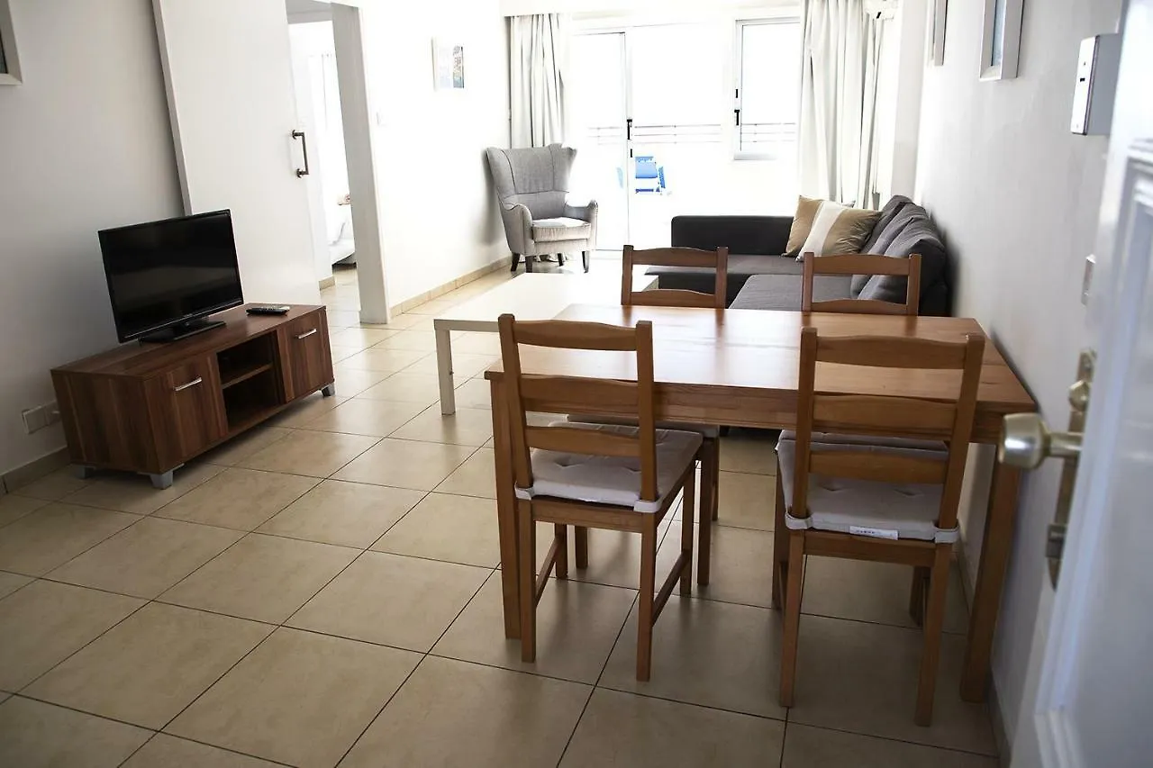 לרנקה Sun Hall Beach Hotel Apartments 3*,