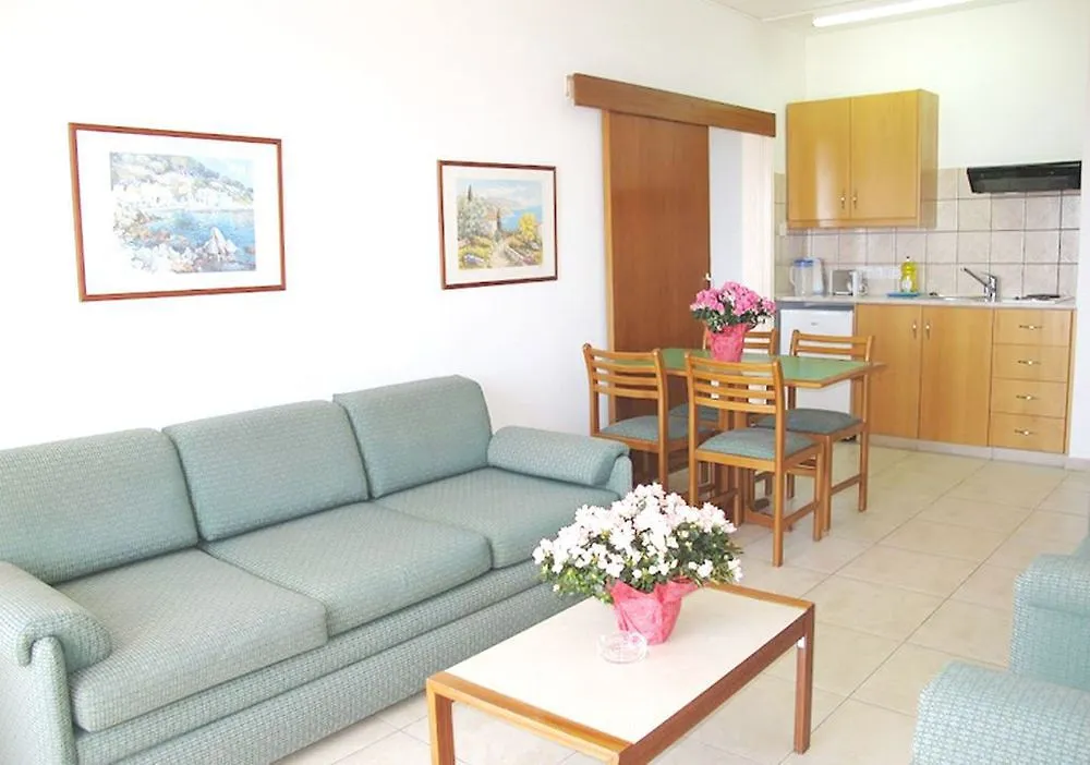 לרנקה Sun Hall Beach Hotel Apartments